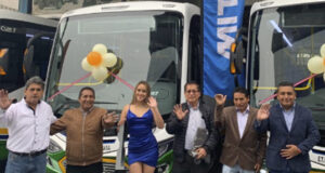Hino realizó la entrega de cinco buses que reforzarán el transporte público en Lima