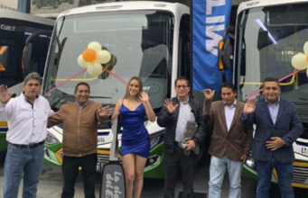 Hino realizó la entrega de cinco buses que reforzarán el transporte público en Lima