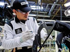 Maestros takumi: El legado del tacto humano en cada detalle de un auto de lujo