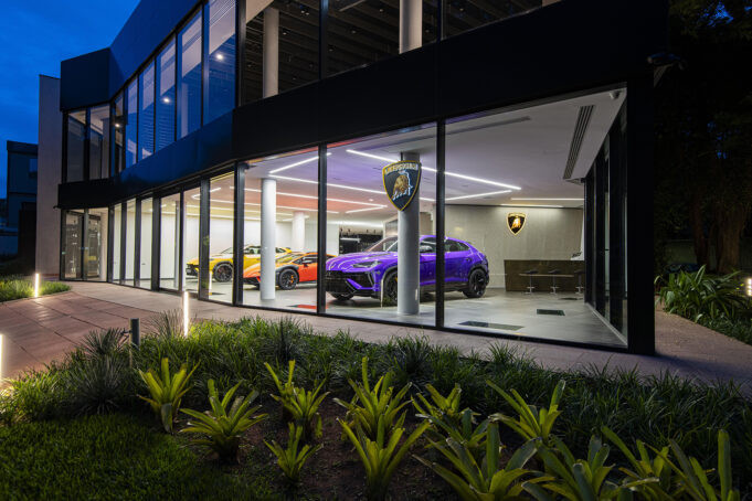 Lamborghini inaugura nueva sala de exposición en São Paulo Lamborghini presenta por primera vez en Sudamérica el todoterreno Huracán Sterrato | Fotos: