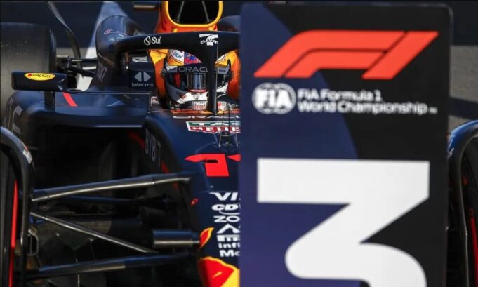 Checo Pérez recibe penalización de tres posiciones en la partida de Melbourne