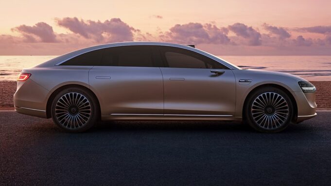 El nuevo sedán de BAIC y Huawei se venderá por medio millón de yuanes