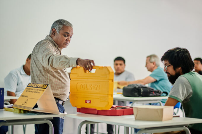 Kia ofrece capacitación a compañías de seguros sobre seguridad en vehículos eléctricos