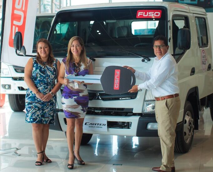 FUSO refuerza la flota de camiones de EuroRenting con el versátil Canter Doble Cabina