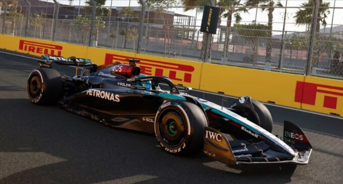 Nuevos experimentos en Melbourne: poner a punto el Mercedes de Hamilton y Russell