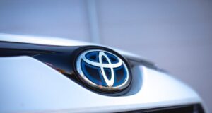 Toyota adquirió la empresa de producción de baterías de Panasonic