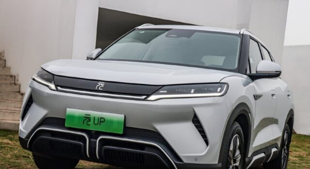 BYD Yuan UP sale al mercado en China el 19 de marzo