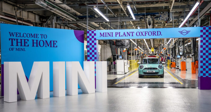 La planta en Oxford ha iniciado la producción del nuevo MINI Cooper de quinta generación