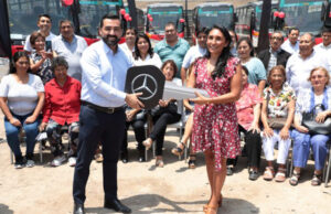 Divemotor entrega flota de 15 buses a la empresa Transportes Chama Unidos