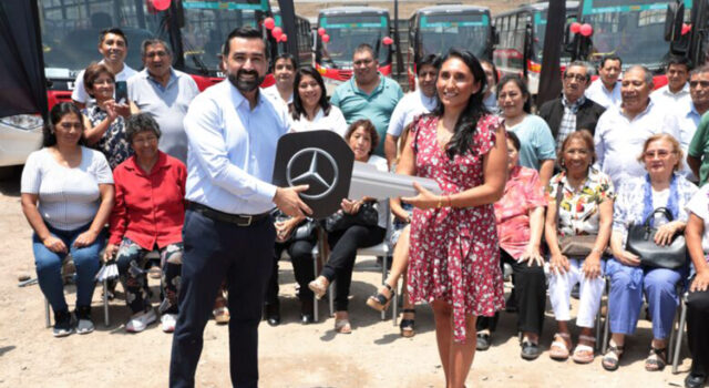 Divemotor entrega flota de 15 buses a la empresa Transportes Chama Unidos