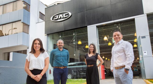 Empresa de Transporte renueva compromiso Con JAC y adquiere 9 unidades Sunray para trasladar personal a Nivel Nacional