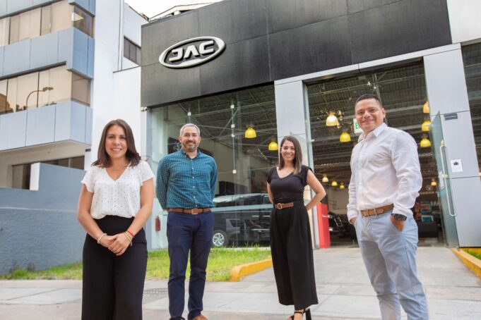 Empresa de Transporte renueva compromiso Con JAC y adquiere 9 unidades Sunray para trasladar personal a Nivel Nacional