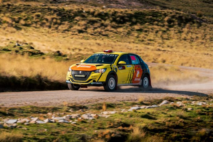 Grande Raúl Velit y Julio Echazú, ganadores del «Premio Presidente de la República» 2024