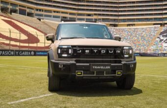 La nueva Traveller T2 visitó el Monumental U a pocos días de la última fecha del apertura