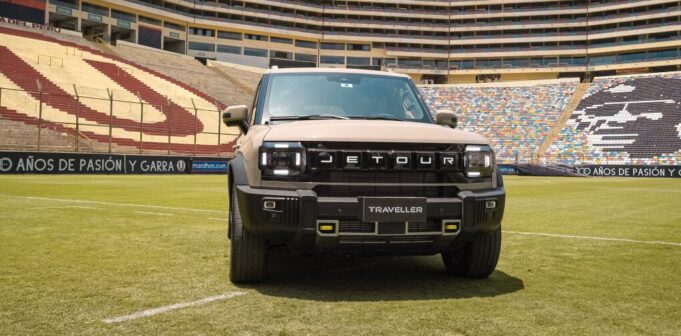 La nueva Traveller T2 visitó el Monumental U a pocos días de la última fecha del apertura