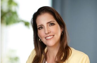 Luciana Herrmann, directora de Comunicación de Nissan América Latina, fue distinguida como “Woman of Worth 2024” por WWCOTY