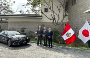 APEC: Toyota del Perú y el Ministerio de Relaciones Exteriores firman convenio para garantizar movilidad durante el foro