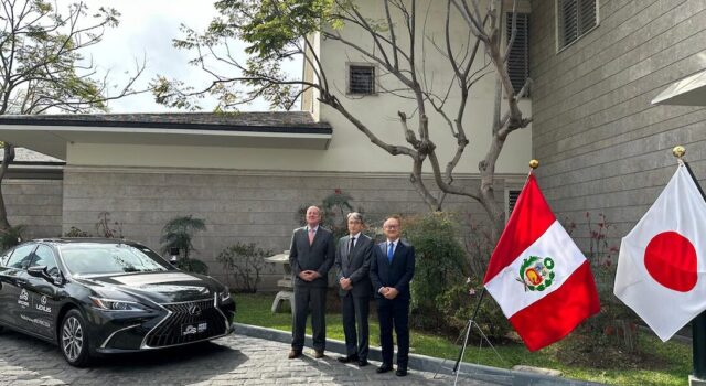APEC: Toyota del Perú y el Ministerio de Relaciones Exteriores firman convenio para garantizar movilidad durante el foro
