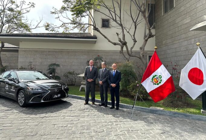 APEC: Toyota del Perú y el Ministerio de Relaciones Exteriores firman convenio para garantizar movilidad durante el foro