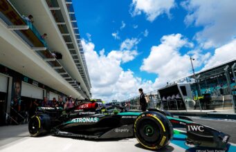 Signify y el equipo de Fórmula 1 Mercedes-AMG PETRONAS lanzan una nueva asociación para impulsar la innovación responsable dentro y fuera de la pista