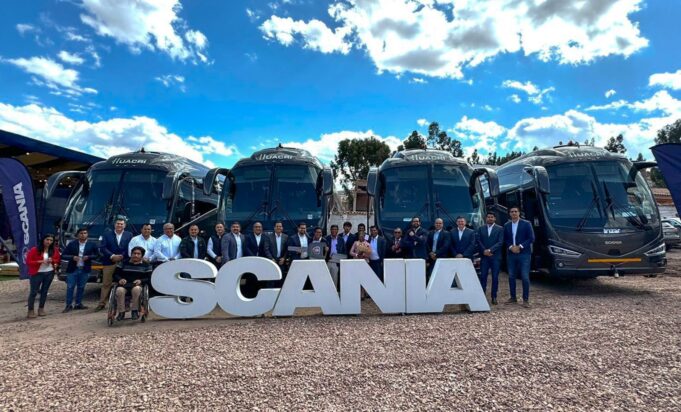 Scania continúa su liderazgo en el sur con entrega de flota de buses para el corredor minero