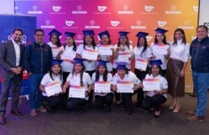 Rompiendo barreras: 12 mujeres se graduaron como conductoras especializadas en camiones Scania
