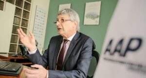 ¿Hasta cuándo permitiremos que los camiones dominen el carril izquierdo?