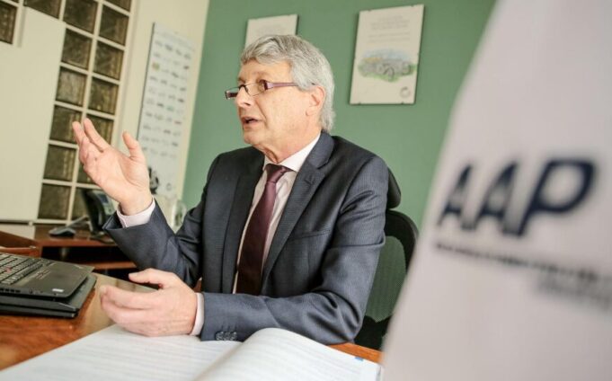 ¿Hasta cuándo permitiremos que los camiones dominen el carril izquierdo?