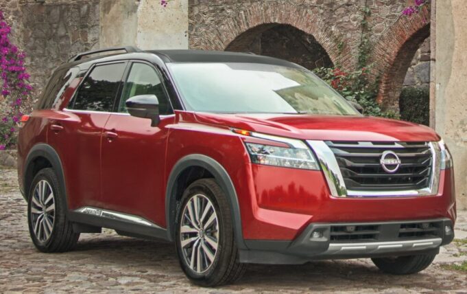 ¿Qué opciones de SUV ofrece Nissan para una experiencia de manejo cómoda y segura?