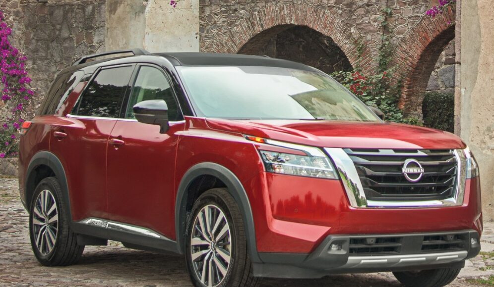 ¿Qué opciones de SUV ofrece Nissan para una experiencia de manejo cómoda y segura?
