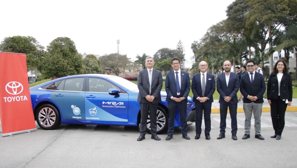La PUCP y Toyota firman convenio para promover el hidrógeno verde en el Perú y la economía circular