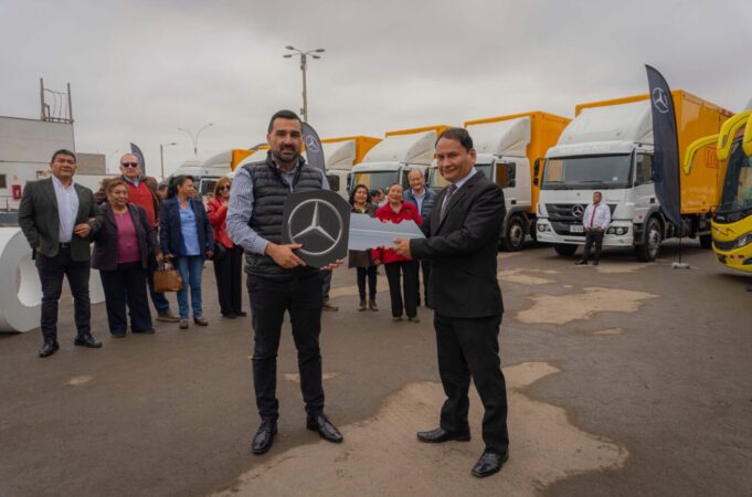 Transporte Lobato renueva su flota con camiones y buses Mercedes-Benz para potenciar sus operaciones en la Sierra Central