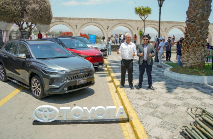 Toyota del Perú impulsa la movilidad sostenible en Arequipa junto a estudiantes, empresarios y autoridades
