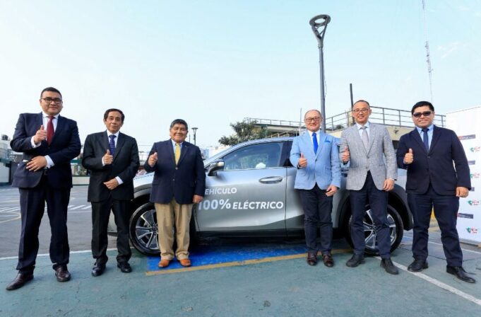 Toyota del Perú pone a disposición del Ministerio de Energía y Minas un vehículo 100% eléctrico para impulsar la movilidad sostenible