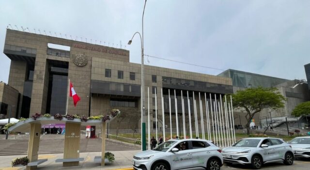 Luz del Sur pone a disposición vehículos 100% eléctricos para el traslado de los participantes del APEC – Perú 2024