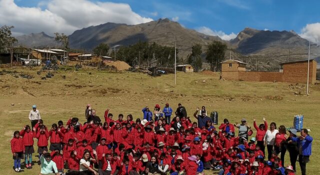 Scania Perú lleva abrigo a más de 6000 niños y niños