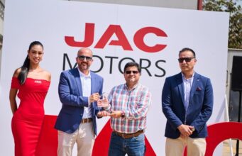 JAC Camiones entregó 25 camiones D300 VIP a Grupo Jiménez para optimizar sus operaciones