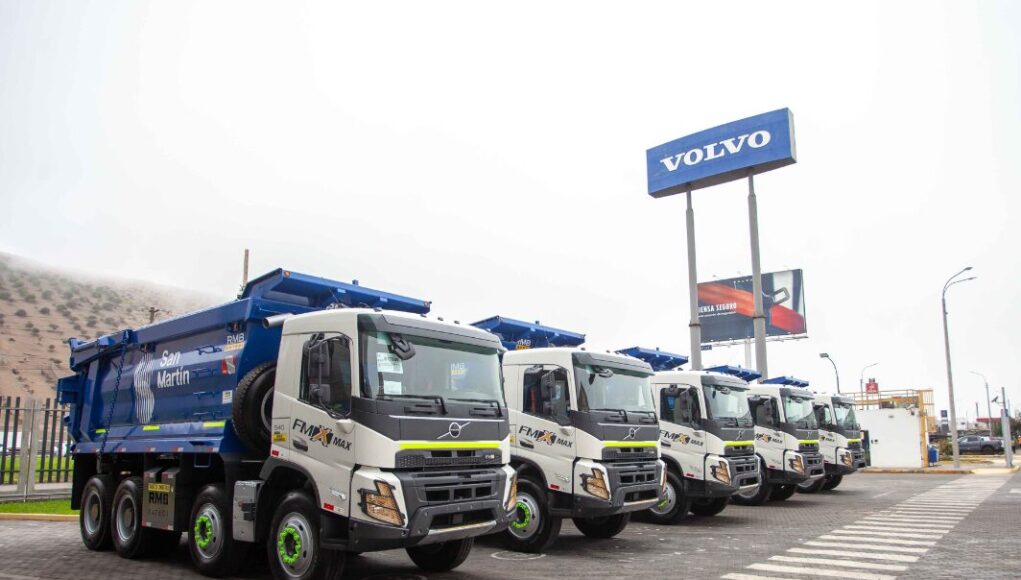 San Martín Contratistas Generales adquiere importante flota de camiones y excavadoras Volvo para operaciones mineras