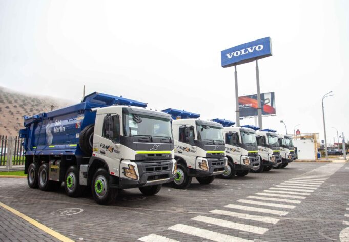 San Martín Contratistas Generales adquiere importante flota de camiones y excavadoras Volvo para operaciones mineras