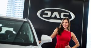 Maju Mantilla la nueva embajadora de JAC Perú: una alianza que inspira estilo y versatilidad