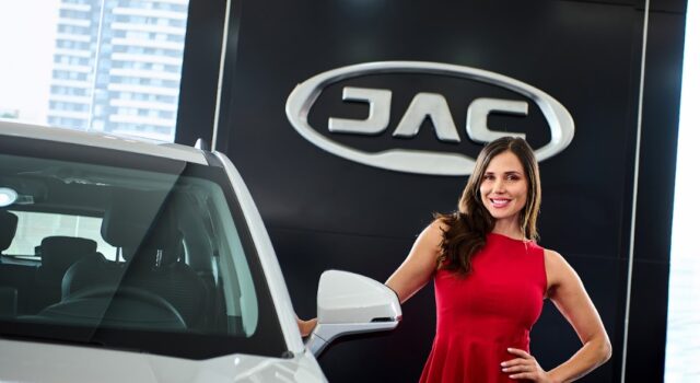 Maju Mantilla la nueva embajadora de JAC Perú: una alianza que inspira estilo y versatilidad