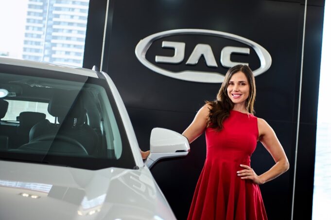 Maju Mantilla la nueva embajadora de JAC Perú: una alianza que inspira estilo y versatilidad