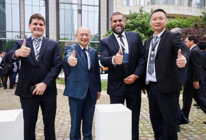 JAC Motors global entregó dos importantes reconocimientos a inchcape perú durante el jac global partners conference 2025 en china