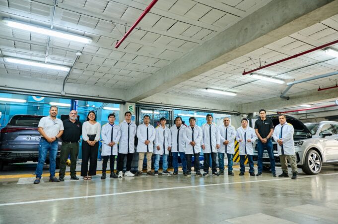 Astara Perú y Cibertec firman una alianza para propulsar la formación de técnicos automotrices