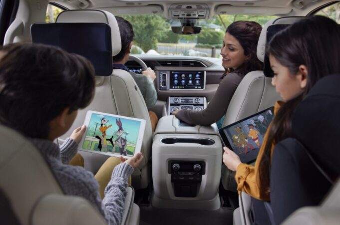 Día Mundial del Internet: ¿Cómo la conectividad está transformando la experiencia de conducir?