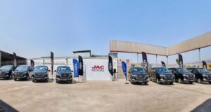 JAC Perú entrega flota de nueve vehículos JAC Refine a directo para reforzar su servicio de transporte ejecutivo