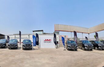 JAC Perú entrega flota de nueve vehículos JAC Refine a directo para reforzar su servicio de transporte ejecutivo