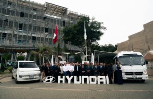 Hyundai entrega dos modernas unidades a la Universidad Ricardo Palma para fortalecer su servicio de movilidad