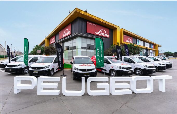 Peugeot entrega flota de 10 vehículos Partner junto con Arval Perú a la empresa Linde High Lift para fortalecer su operación logística