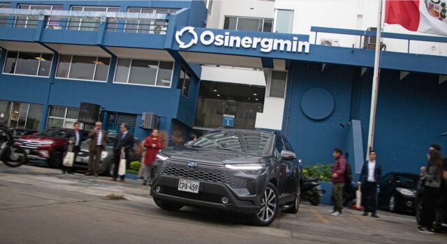 Toyota del Perú y OSINERGMIN impulsan taller sobre movilidad sostenible para fortalecer la transición energética del país